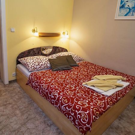 Hotel Central Кремница Екстериор снимка