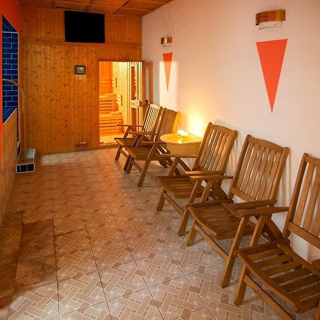 Hotel Central Кремница Екстериор снимка