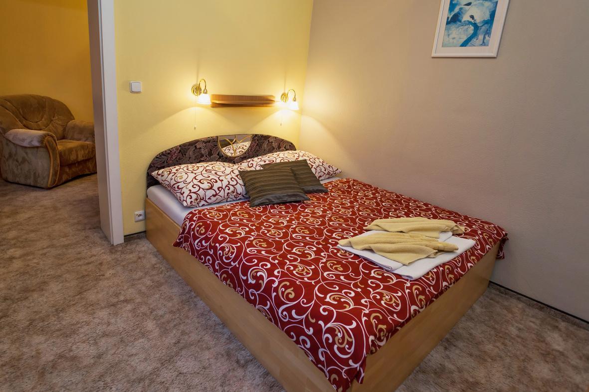 Hotel Central Кремница Екстериор снимка
