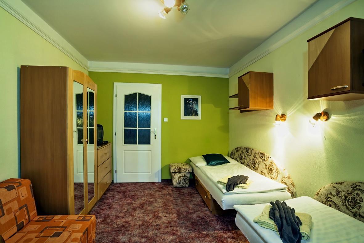 Hotel Central Кремница Екстериор снимка
