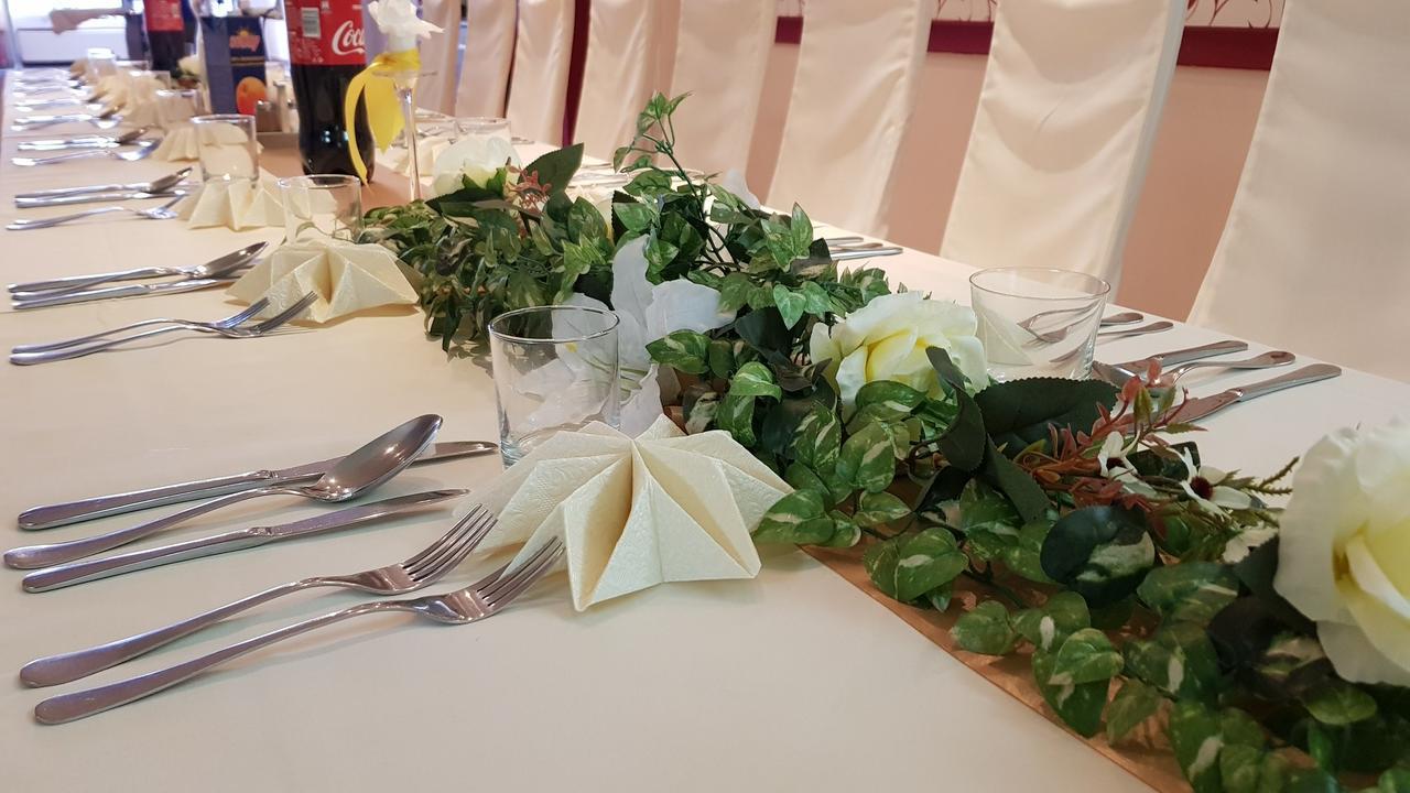 Hotel Central Кремница Екстериор снимка